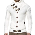 Herren Strickjacke in Creme mit Zopfmuster, hohem Kragen und Knebelknöpfen - S / Weiß
