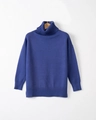 Dettaglio del maglione in maglia blu reale con collo alto e trama del polsino a coste - S / Blu Reale