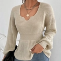 Elegante maglione in maglia beige con scollo a V, maniche a lanterna e design a vita stretta - S / Cachi