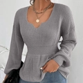 Elegante maglione grigio in maglia con scollo a V, maniche a lanterna e vita sciancrata - S / Grigio