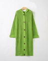Détail du cardigan long vert citron à capuche avec de gros boutons ronds marron - S / Vert Herbe