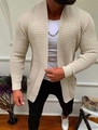 Detail eines cremefarbenen Herrenstrick-Cardigans mit Reverskragen und Rippstruktur - S / Aprikose