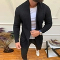 Stilvolle schwarze Strickjacke für Herren mit Waffelmuster, Schalkragen und Taschen - S / Schwarz