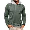 Dettaglio felpa con cappuccio verde scuro con cuciture bianche a contrasto e maniche raglan - Verde
