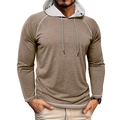 Detail eines hellbraunen Hoodies mit weißen Kontrastnähten und verstellbarem Kordelzug - S / Khaki
