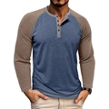 Detailansicht der Kontrast-Raglanärmel und des Henley-Kragens mit drei Knöpfen am Shirt - S / Blau