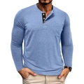 Detail van lichtblauw Henley-shirt met lange mouwen, een drieknoopssluiting en een borstzak - M / Lichtblauw