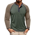 Detail der Raglanärmel und des Henley-Ausschnitts mit drei Knöpfen am Herrenshirt - S / Grün