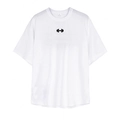 Detail eines weißen Mesh-Fitness-T-Shirts aus atmungsaktivem Stoff mit Hantel-Logo - M / Weiß