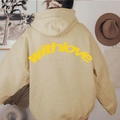 Übergroßer beige Hoodie mit gelbem withlove Textdruck auf dem Rücken und Oversize-Schnitt - S / Khaki mit gelbem Text