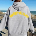 Übergroßer grauer Hoodie mit gelbem withlove-Grafikdruck auf der Rückseite am Strand - S / Hellgrau mit gelbem Text