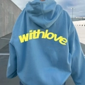Oversize Hoodie in Himmelblau mit leuchtend gelbem withlove Grafikdruck am Rücken - S / Hellblau