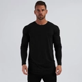 Eng anliegendes Herren Langarm-Fitness-T-Shirt aus Baumwolle in Schwarz mit Rundsaum - M / Schwarz