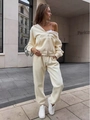 Dettaglio di una tuta sportiva color crema con felpa con cappuccio e pantaloni jogger - Taglia S / Top e Pantaloni / Kaki