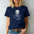Dunkelblaues Baumwoll-T-Shirt mit weißem Mond-Wasserreflexions-Grafikdruck - S / Marineblau