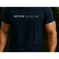 Slim fit donkerblauw katoenen heren T-shirt met NEVER GIVE UP printopdruk - S / Marineblauw