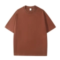 T-shirt in cotone pesante boxy fit marrone ruggine con design a spalla cadente - Marrone