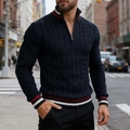 Détail du pull en maille torsadée bleu marine avec col rayé et fermeture éclair 1/4 - Bleu marine