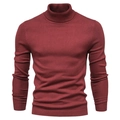 Detailweergave van de col en breistructuur van een slank gesneden bordeauxrode herentrui - S / Rood