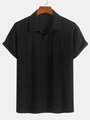 Détail d'un polo en maille noir montrant la texture brodée et les boutons - M / Noir