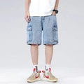 Pantaloncini cargo in denim azzurro da uomo con lavaggio vintage e tasche laterali - M