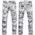 Slim fit heren jeans in wit met uniek zwart krantenprintpatroon over de hele stof - EU 38 / Zwart-wit Print