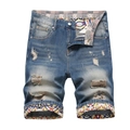 Short en jean coupe droite ajustée pour homme avec détails déchirés et patchs vintage - EU 28 / Bleu