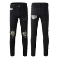 Detailansicht der schmalen schwarzen Jeans mit Leoparden-Patches an Knien und Taschen - EU 28 / Zerrissen Schwarz mit Leoparden-Patch (1353)