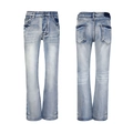 Dettaglio di jeans svasati azzurri lavati con texture vintage e ricami a croce sul retro - EU 28 / Blu Chiaro (53513)