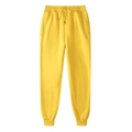 Dettaglio della coulisse giallo brillante e delle tasche laterali dei pantaloni in pile - Giallo