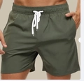 Armeegrüne Herren Badeshorts schnelltrocknend mit elastischem Kordelzug und Seitentaschen - S / Armeegrün