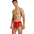 Detailansicht roter Boxer-Shorts mit goldenem Doppeltes Glück-Print und griechischem Muster - M / Rot