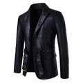 Détail de la veste en similicuir noir à motif crocodile avec ceinture à la taille - S / Noir