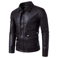 Detail einer braunen PU-Lederjacke mit klassischem Revers und Rippstrickbündchen - S / Kaffeebraun
