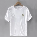 Herren T-Shirt aus Leinen in Weiß mit Kaktus-Stickerei und Text-Detail auf der Brust - M / Weiß