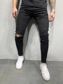 Detail van de gescheurde knie op een zwarte slim fit distressed heren denim jeans - S / Zwart