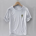 Lässiges hellgraues Leinen-T-Shirt für Herren mit grüner Kaktus-Stickerei auf der Brust - M / Hellgrau