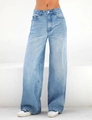 Detail of high-waisted light blue wide-leg jeans with metal button and side pockets - XS / Blue