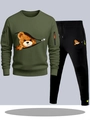 Tuta sportiva da uomo verde oliva con grafica orsetto e tasca laterale cargo - S / Verde Scuro e Pantaloni Neri