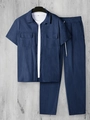 Detail von marineblauem Cord-Set mit Kurzarmhemd und Hose auf Kleiderbügel - S / Marineblau