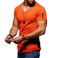 T-shirt da uomo slim fit con scollo a V in arancione con tasca zip sulla manica - S / Arancione