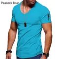 T-shirt da uomo blu pavone vestibilità slim scollo a V con cerniera e orlo curvo - Taglia S / Blu forato