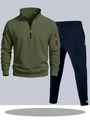 Détail du sweat à capuche demi-zip vert olive et du pantalon de sport avec poche bras - S / Haut Et Bas / Haut Vert Armée avec Pantalon Bleu Marine
