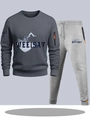Heren sportset met grijze hoodie, oranje ritsen en een logo met bergsilhouet erop - S / Boven- En Onderstuk / Donkergrijze Top met Lichtgrijze Broek