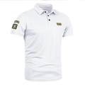 Détail d'un polo blanc avec écussons U.S. Army et boutons noirs contrastés au col - Blanc