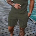 Dettaglio del set estivo da uomo in 2 pezzi con tessuto verde oliva testurizzato e slim fit - XS / Deep Olive Green (ZK87-28)