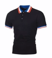 Détail d'un polo noir pour homme avec col et poignets côtelés bleu, blanc et rouge - M / Noir