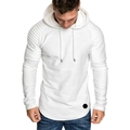 Detail van de witte hoodie mouw met geribbelde textuur en de hexagonale badge op de zoom - M / Wit