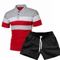 Conjunto de polo para hombre con rayas de tres colores y pantalones cortos negros - S / Gris Claro y Rojo