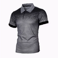 Detalle del estampado degradado 3D en polo gris con cuello negro en contraste - S / Degradado Gris Oscuro y Negro